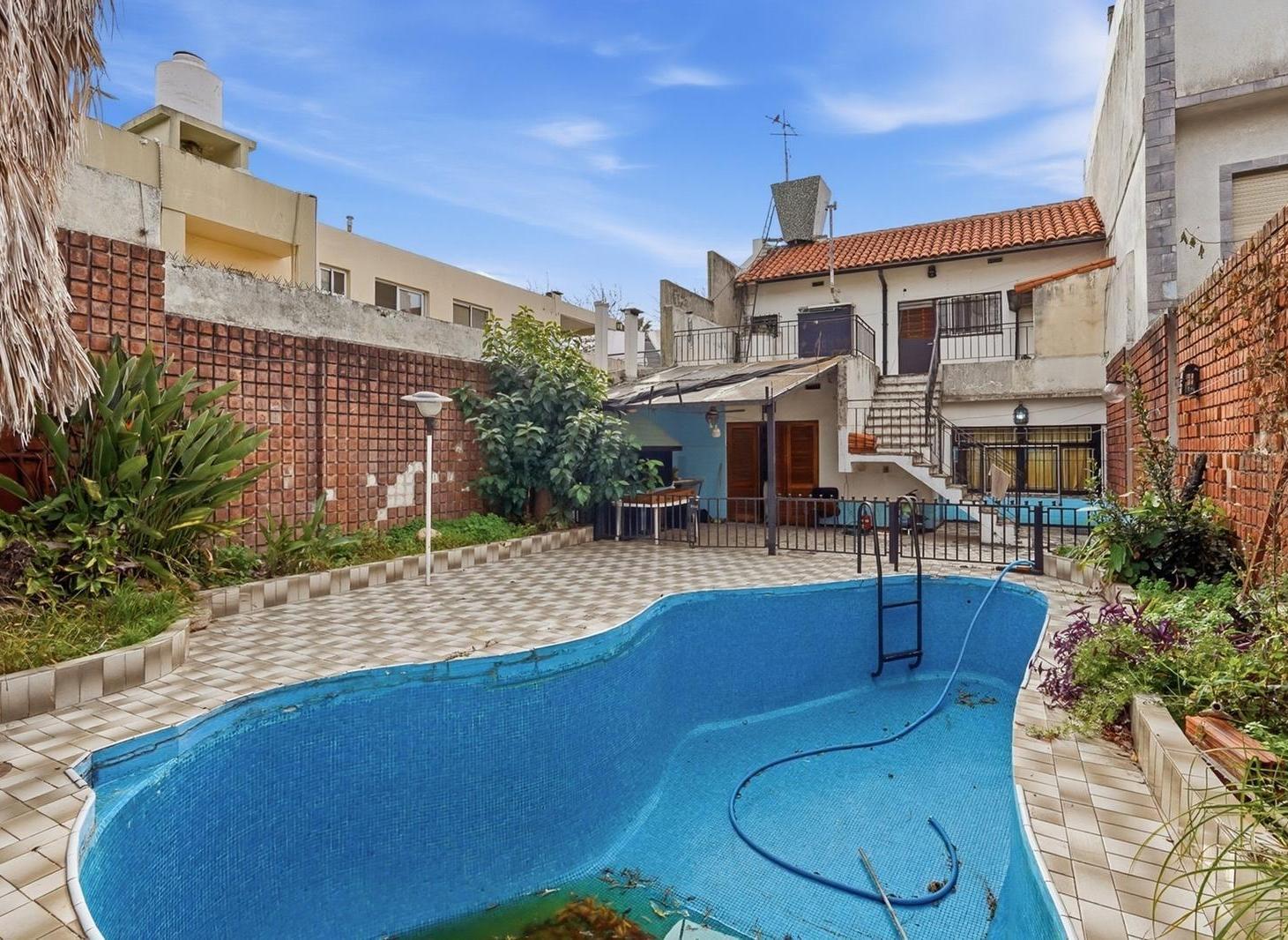 Foto de Casa en venta, Villa Luro, 4 amb con fondo y pileta, imagen 2