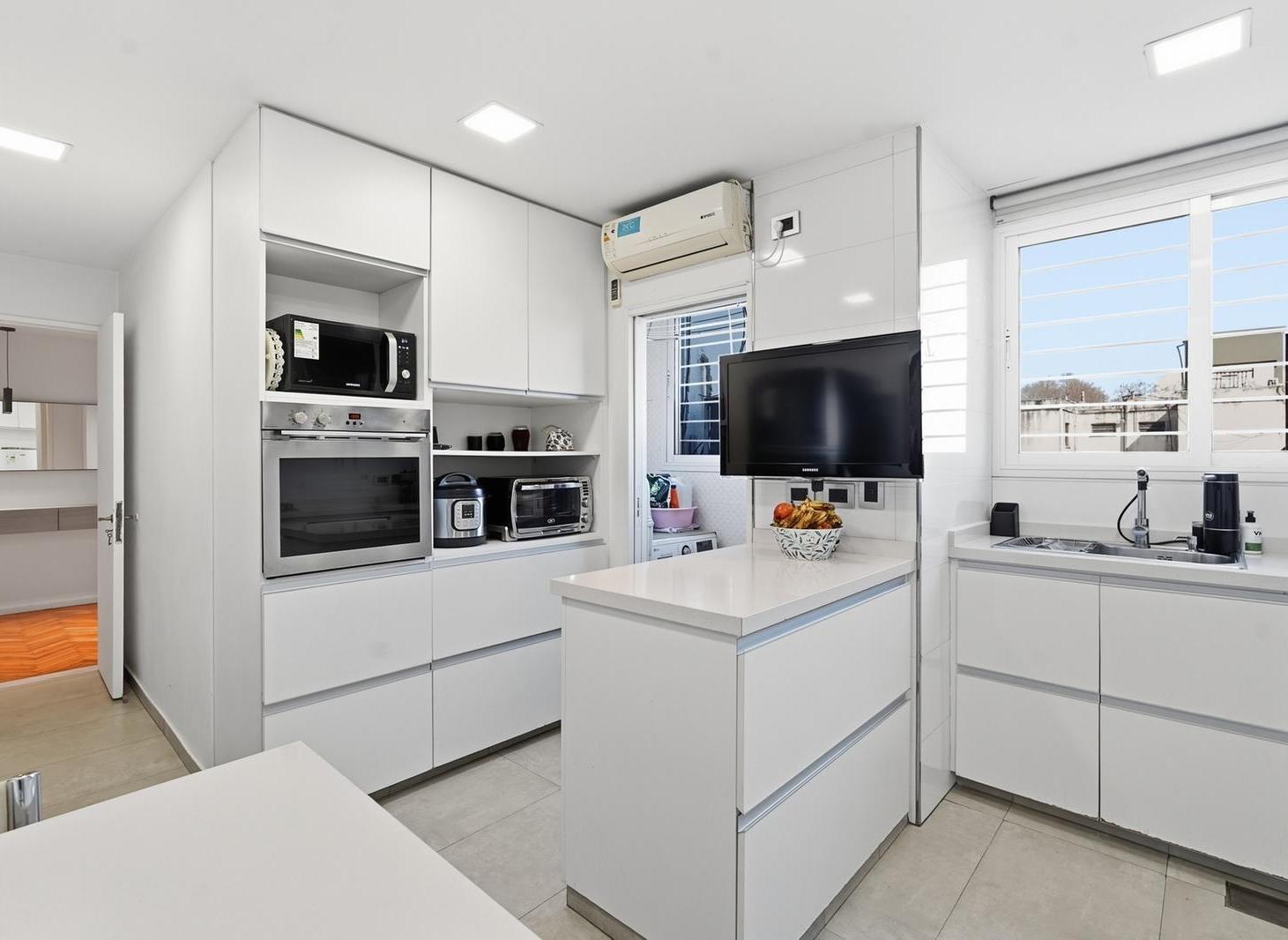 Foto de VENTA DEPARTAMENTO 4 AMBIENTES EN VILLA ORTUZAR REFACCIONADO IMPECABLE, imagen 5