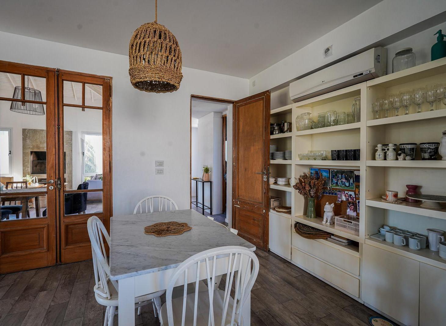 Foto de Venta Casa 5 ambientes en el Canton con Pileta lote interno, imagen 5