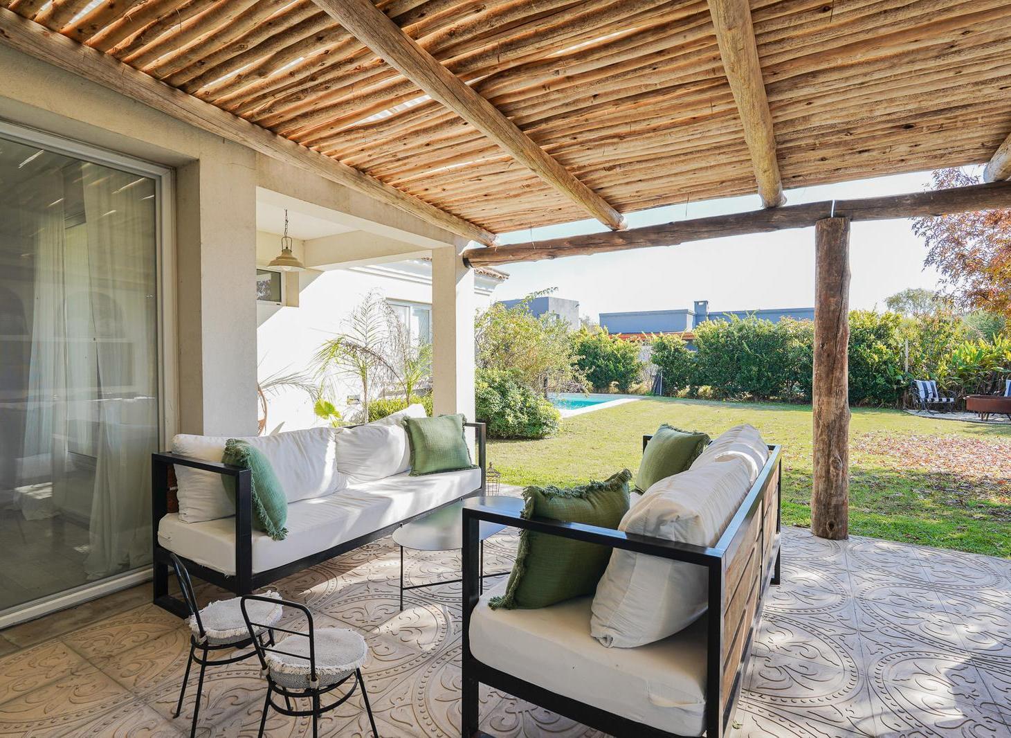 Foto de Venta Casa 5 ambientes en el Canton con Pileta lote interno, imagen 4