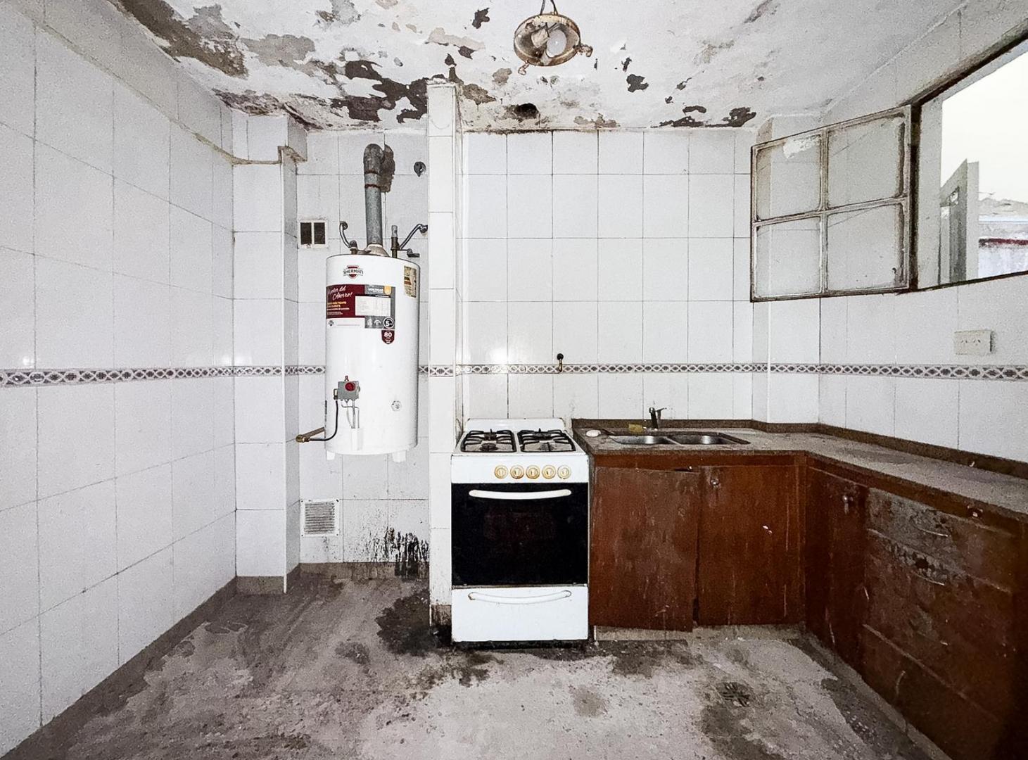 Foto de Venta PH 2 ambientes a reciclar en Villa Gral Mitre, imagen 1