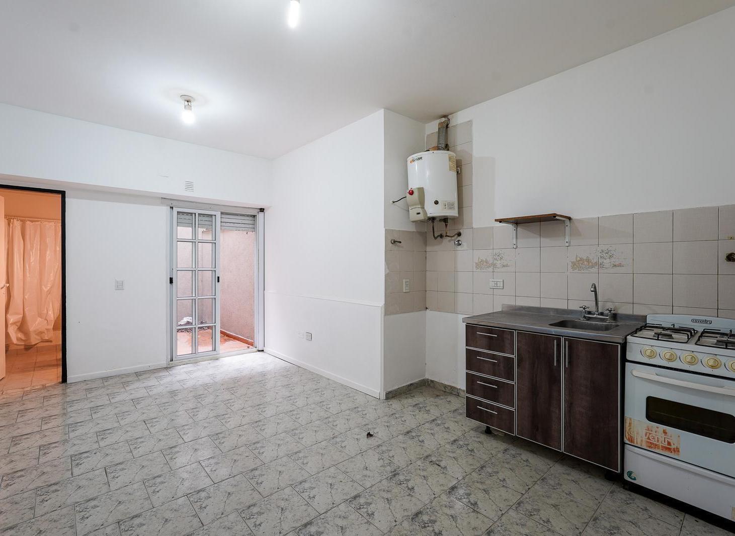 Foto de Venta Departamento Monoambiente en Mataderos con patio, imagen 2