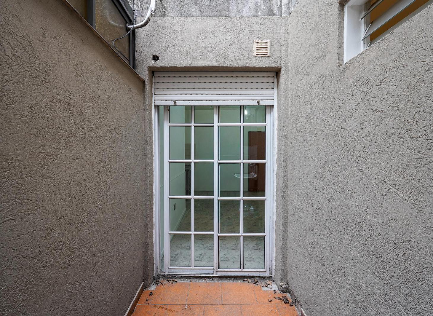 Foto de Venta Departamento Monoambiente en Mataderos con patio, imagen 4