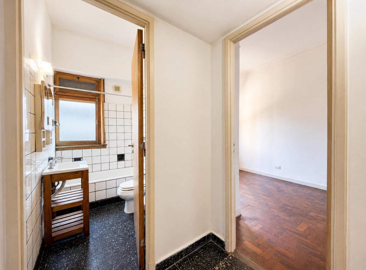Foto de Venta PH 3 ambientes con terraza a reciclar, imagen 2
