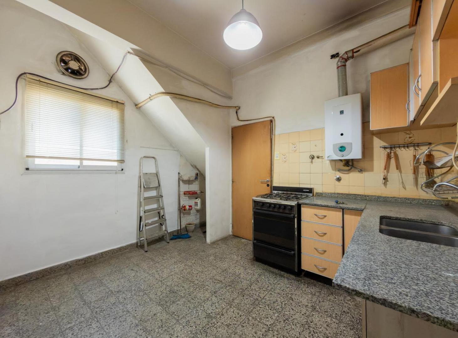 Foto de Venta PH 3 ambientes con terraza a reciclar, imagen 3