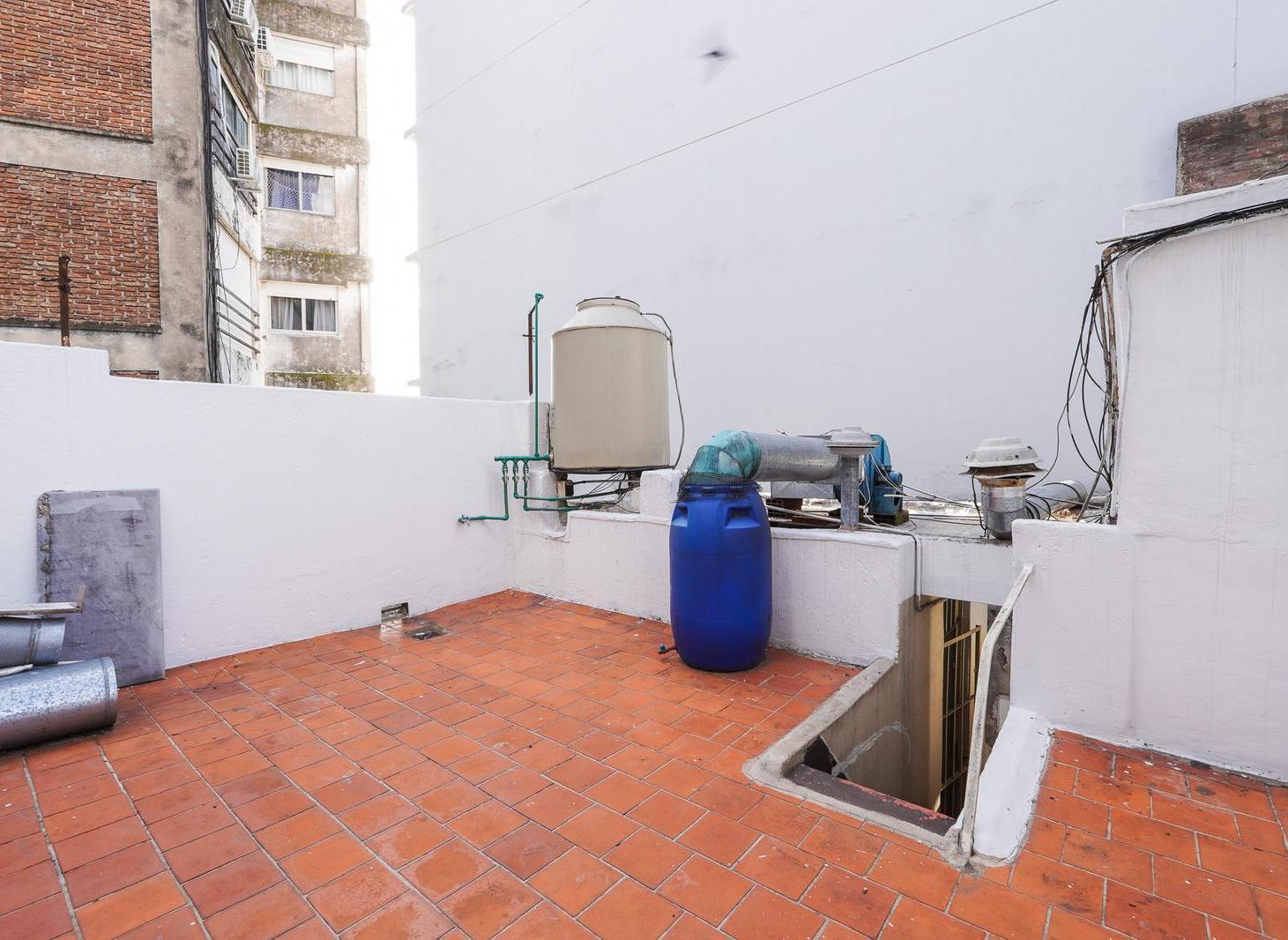 Foto de VENTA PH CON LOCAL AL FRENTE SIN EXPENSAS EN COLEGIALES, imagen 3