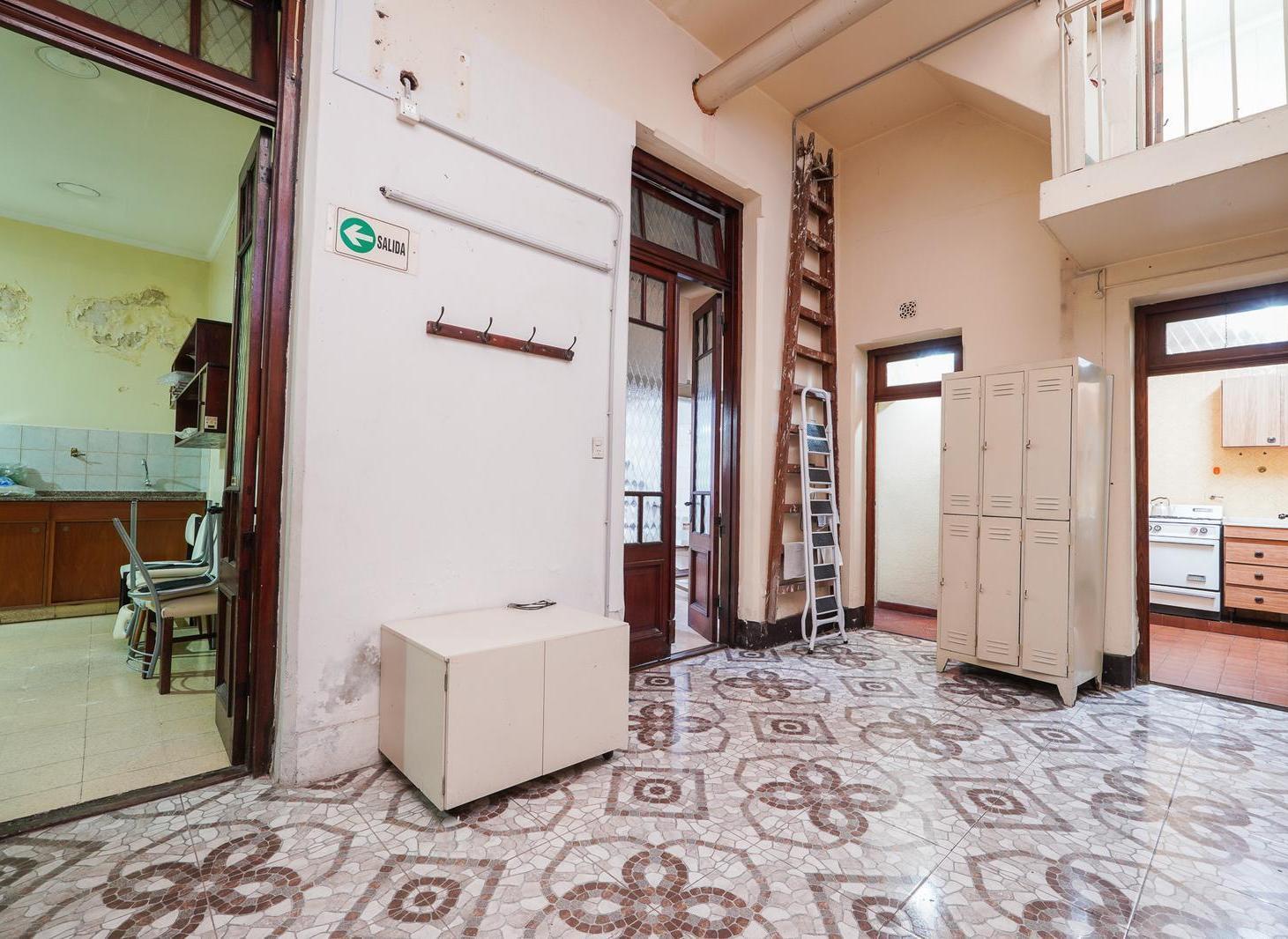 Foto de VENTA PH CON LOCAL AL FRENTE SIN EXPENSAS EN COLEGIALES, imagen 4