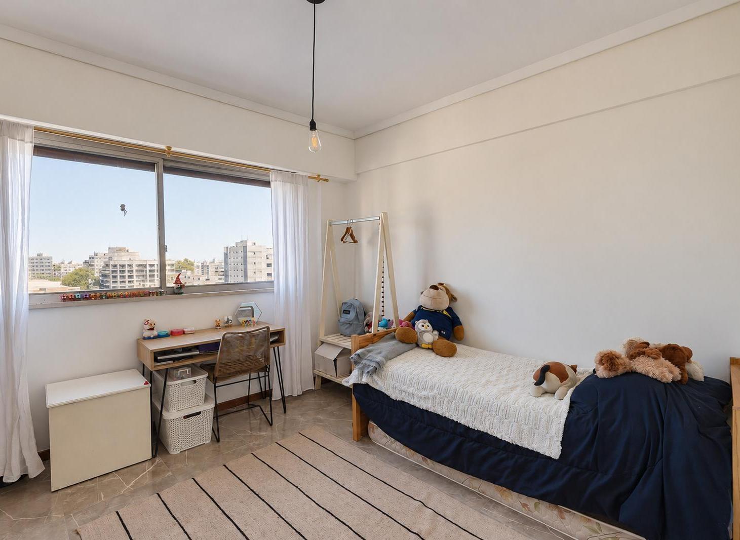 Foto de VENTA DEPARTAMENTO 4 AMBIENTES EN VILLA DEL PARQUE SUPER LUMINOSO, imagen 3