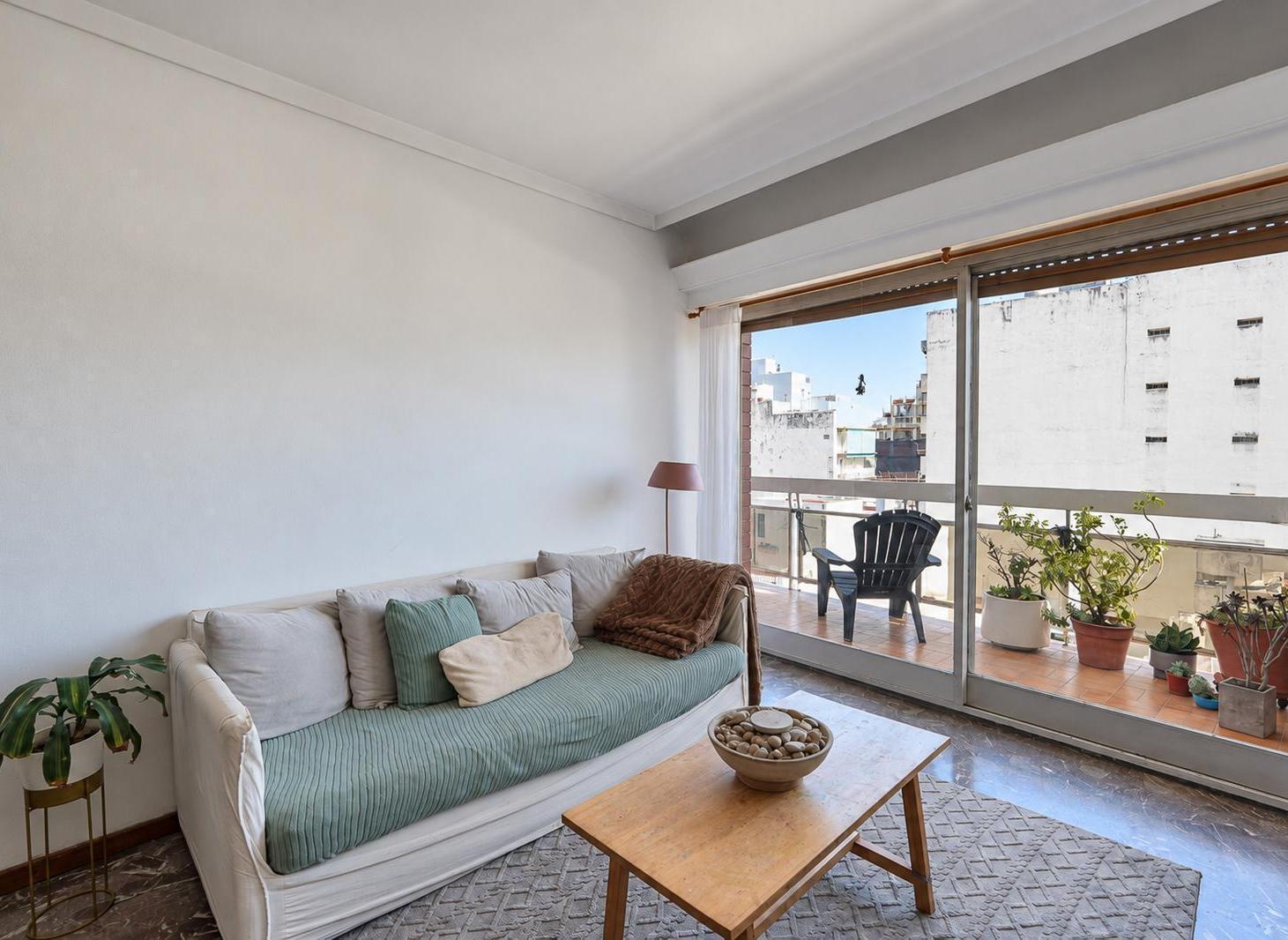 Foto de VENTA DEPARTAMENTO 4 AMBIENTES EN VILLA DEL PARQUE SUPER LUMINOSO, imagen 2