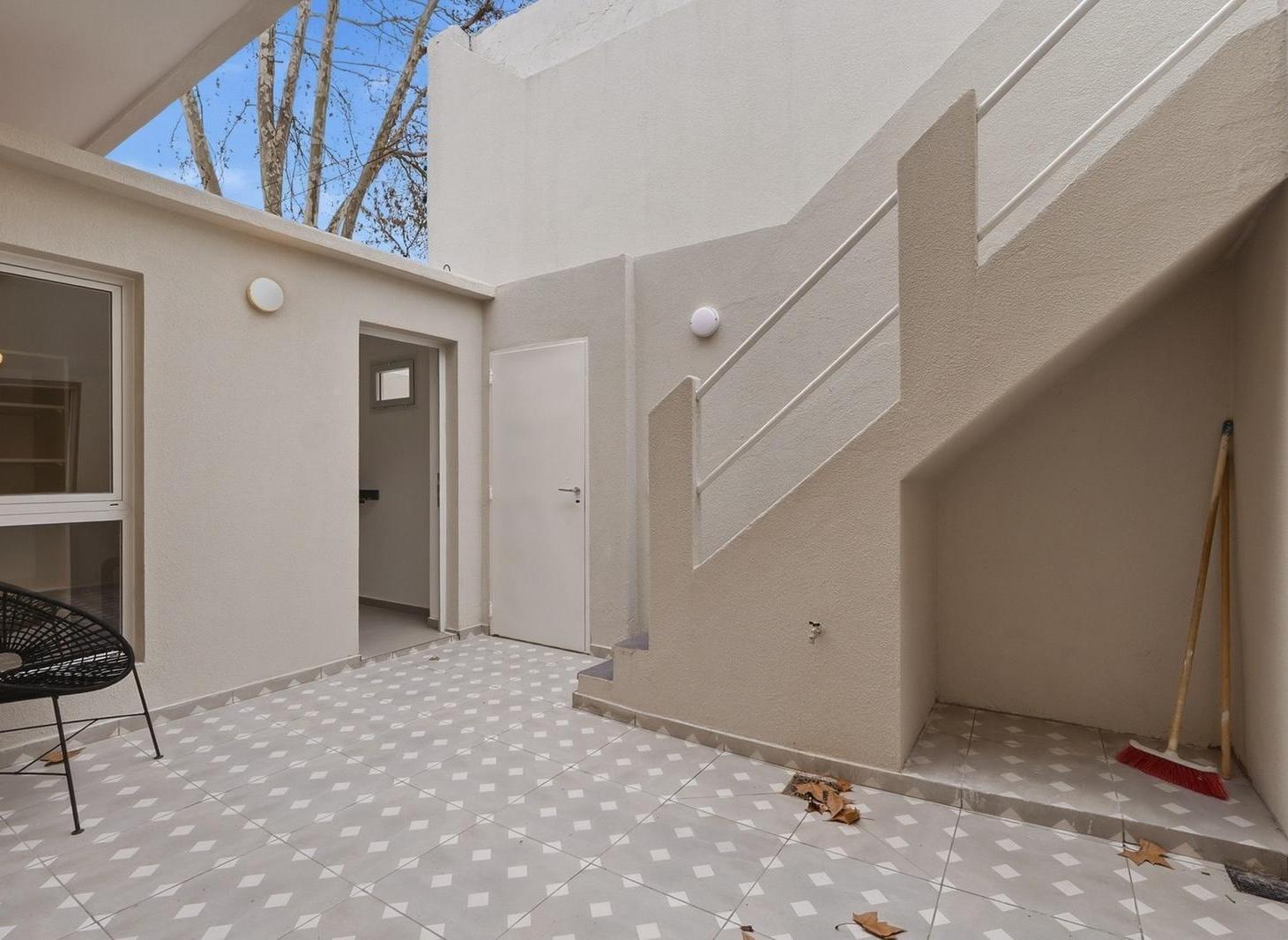 Foto de Venta PH 3 ambientes con estudio patio y terraza, imagen 4