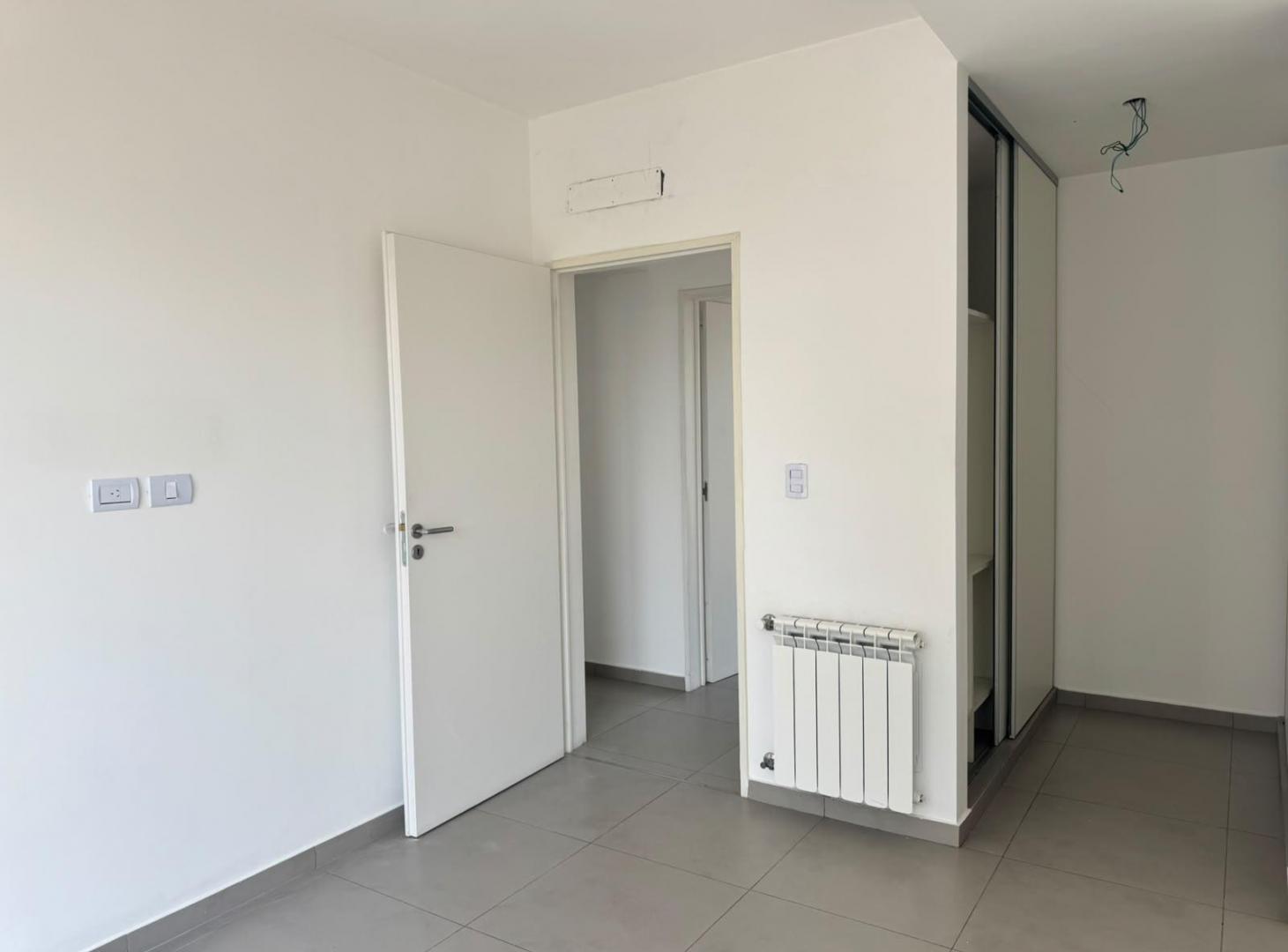 Foto de Departamento en alquiler 4 ambientes con patio y balcón en Liniers, imagen 5