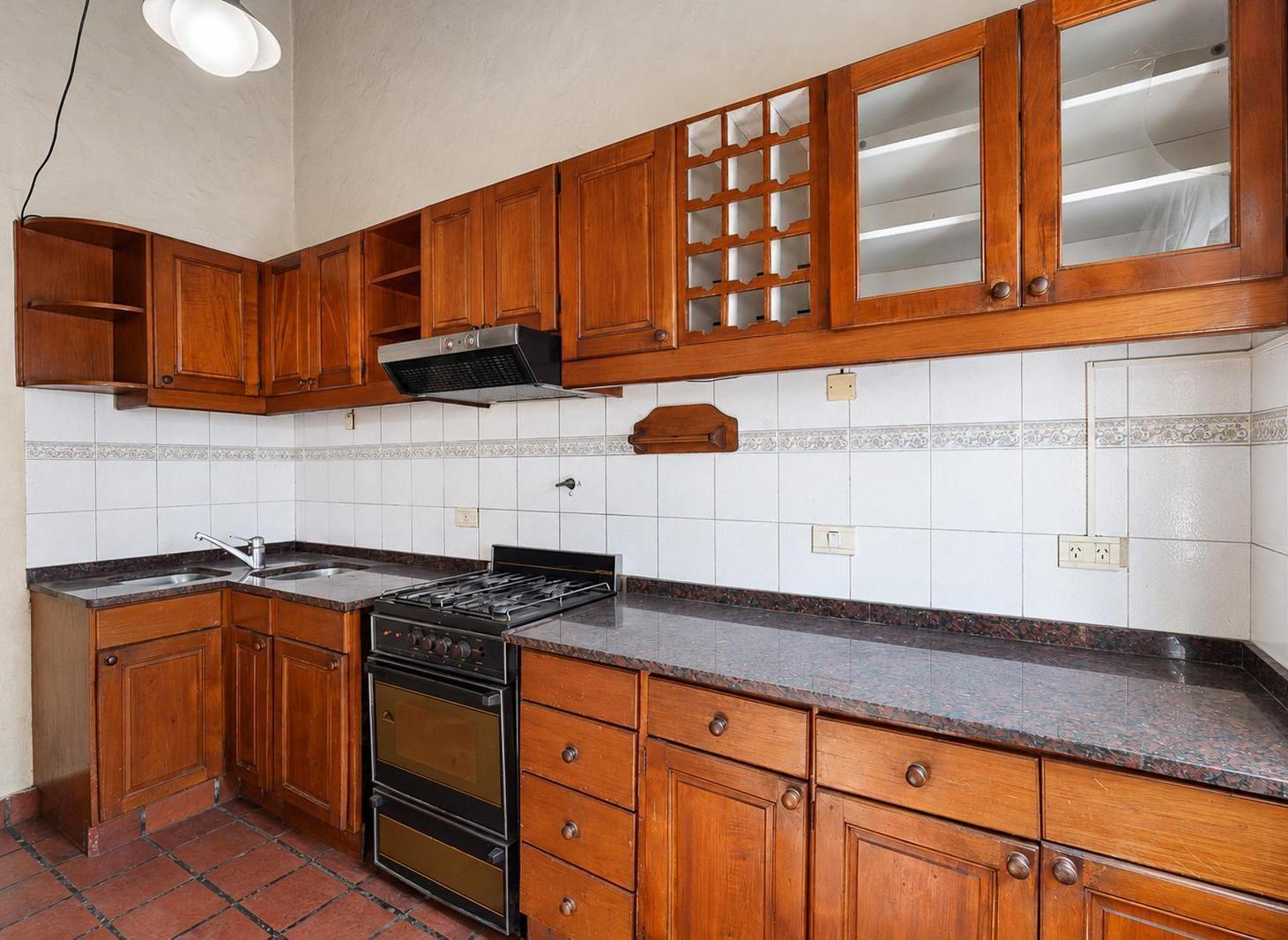 Foto de CASA EN LOTE PROPIO CON JARDÍN, PARRILLA Y COCHERA – VERSALLES, imagen 3
