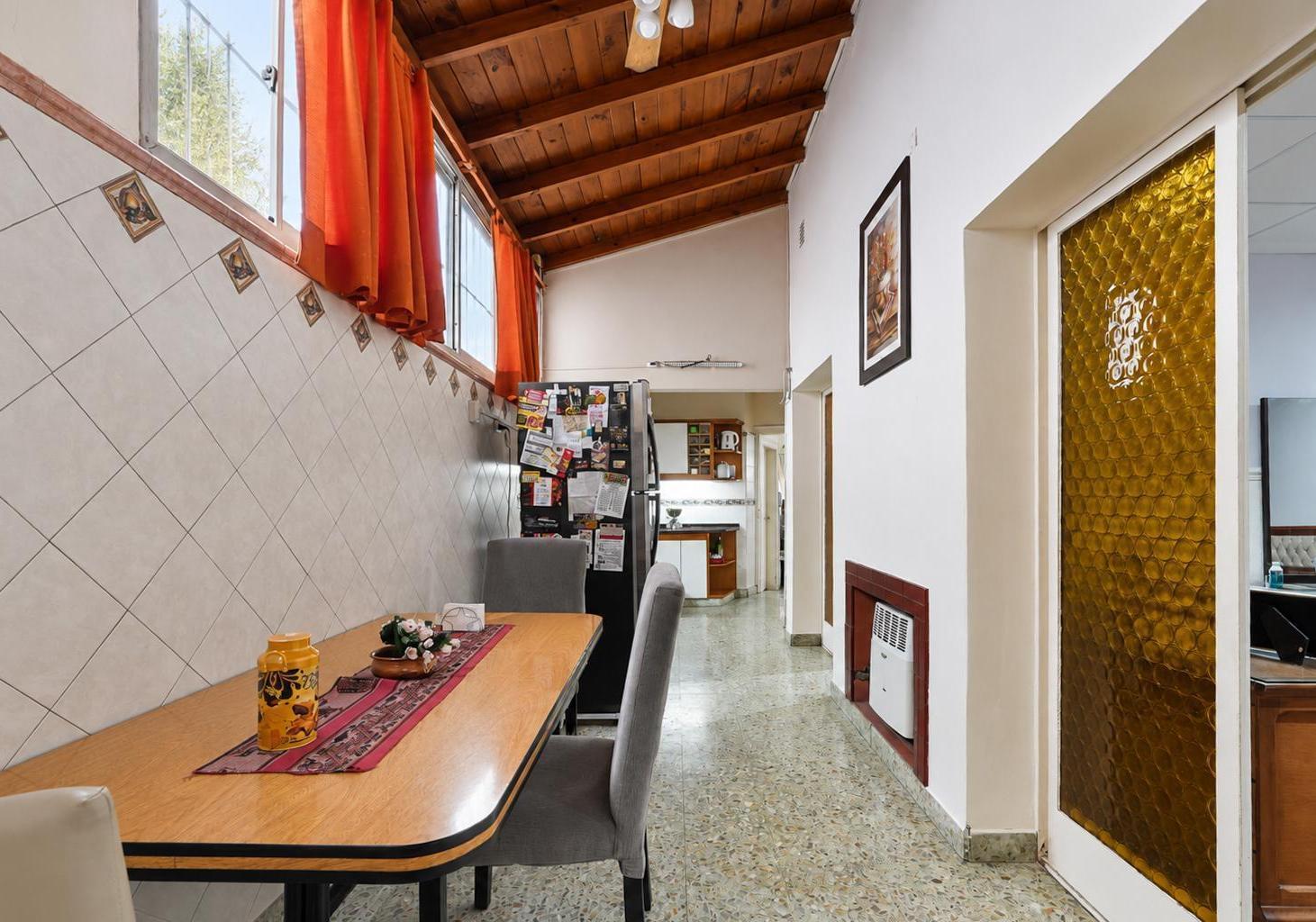 Foto de Venta PH 4 ambientes cochera terraza quincho, imagen 3
