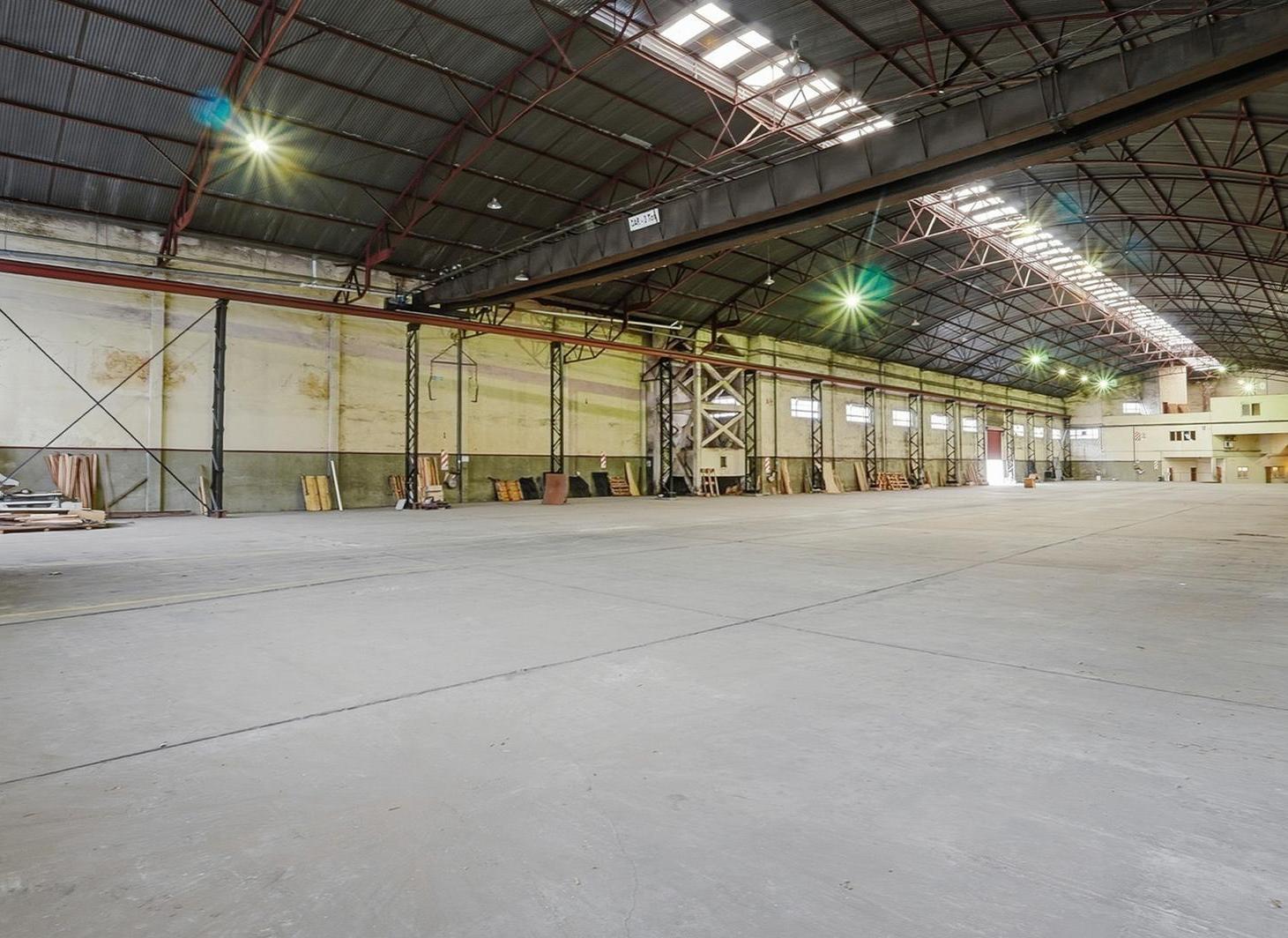 Foto de Alquiler galpón industrial con oficinas - Doble Ingreso - Logística, imagen 4
