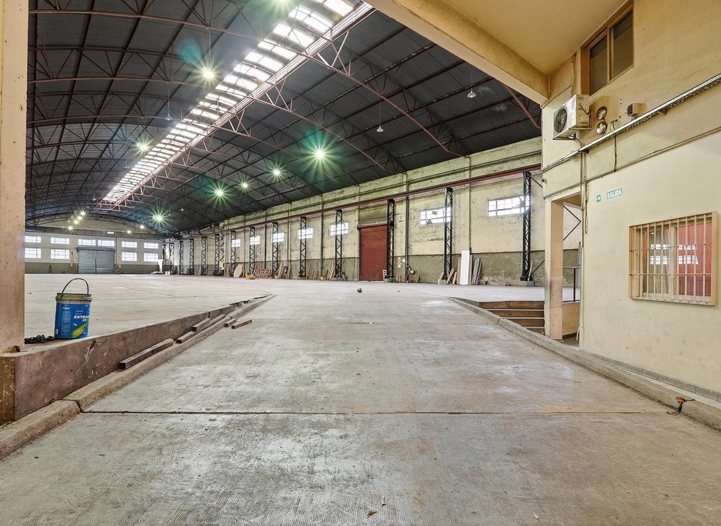 Foto de Alquiler galpón industrial con oficinas - Doble Ingreso - Logística, imagen 5