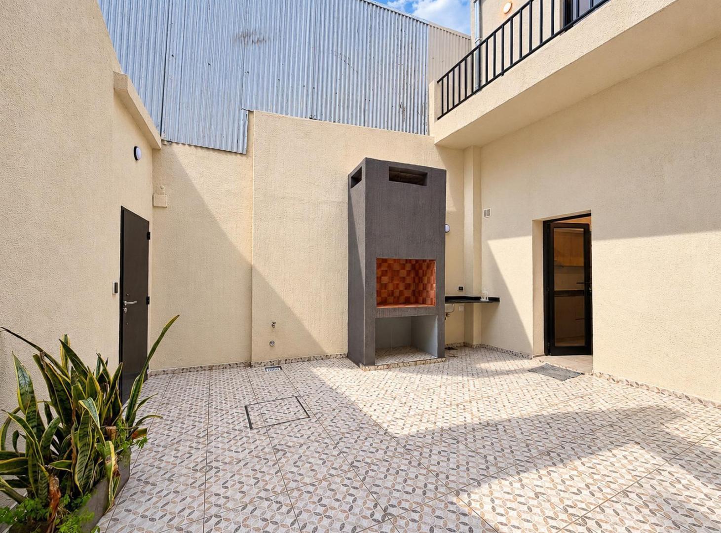 Foto de Venta PH 4 ambientes en Villa Gral. Mitre, imagen 1