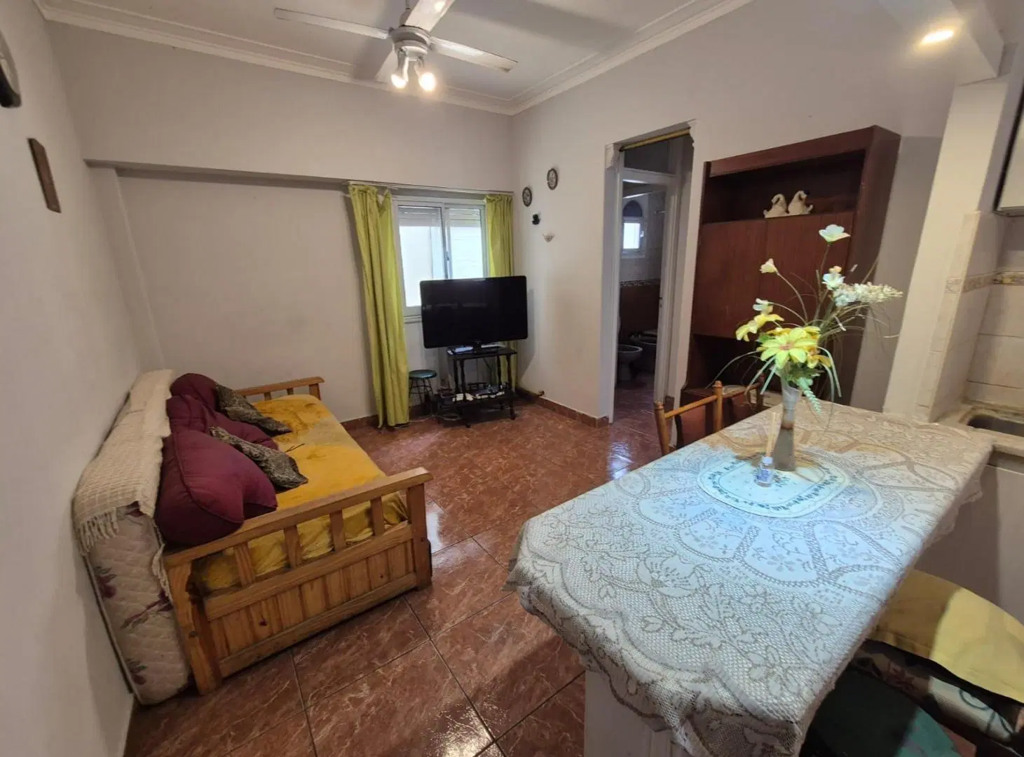 Departamento de dos ambientes al contrafrente en venta pleno centro 4
