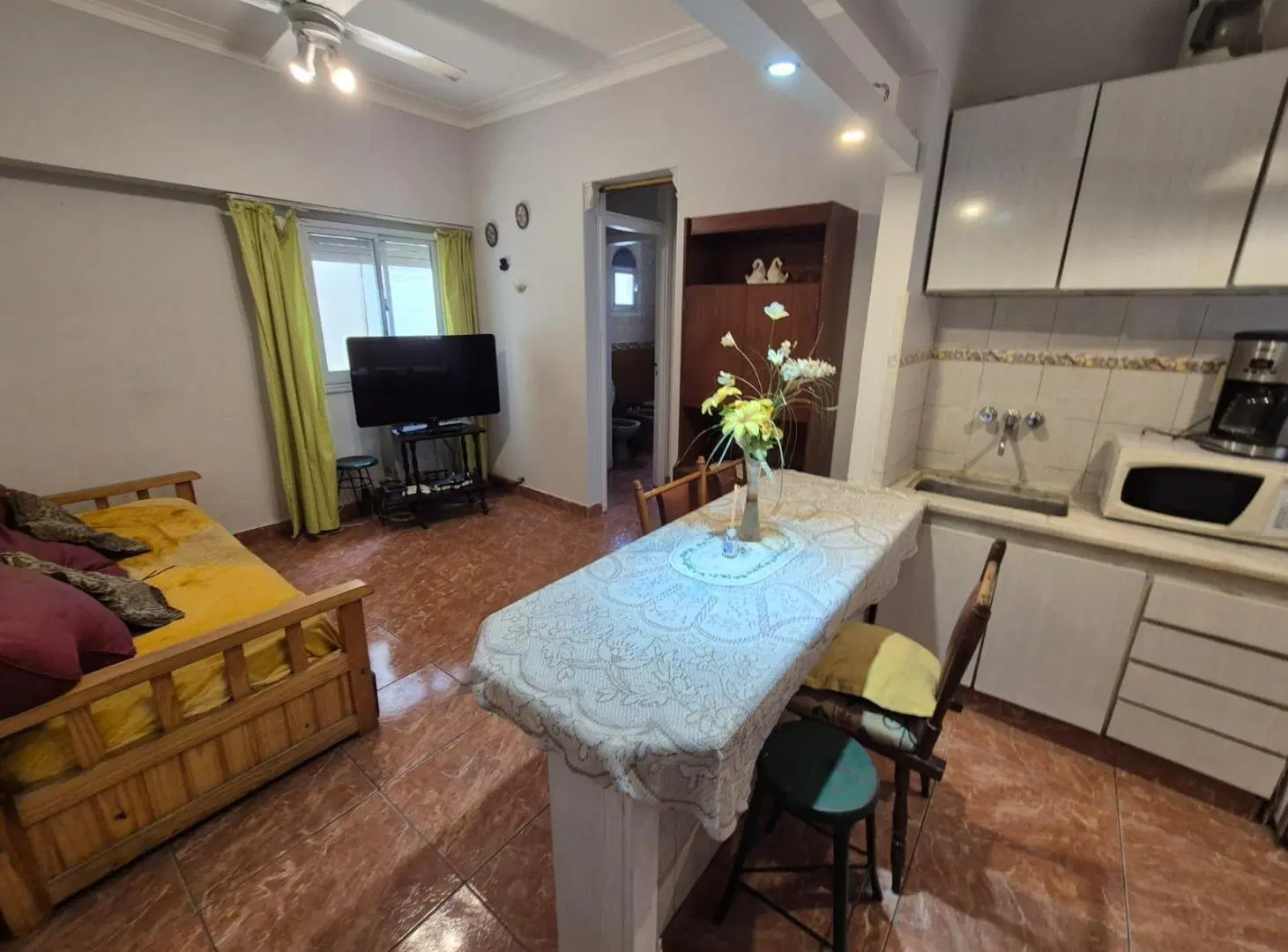 Departamento de dos ambientes al contrafrente en venta pleno centro 3