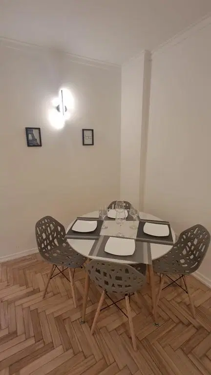 Departamento en venta dos ambientes al contrafrente con balcon pleno centro 1