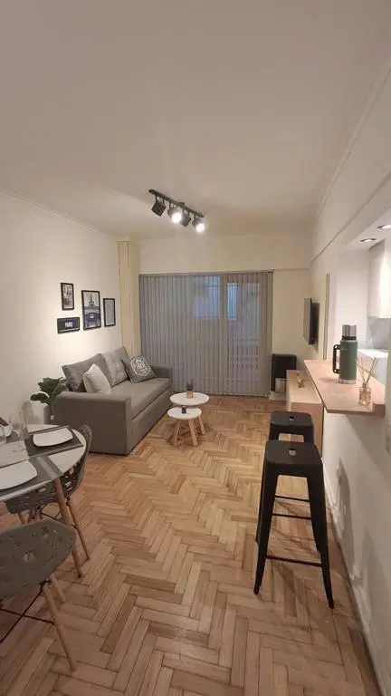 Departamento en venta dos ambientes al contrafrente con balcon pleno centro 2