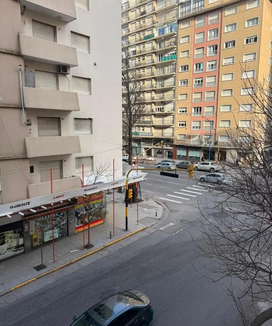 Departamento en venta dos ambientes con dep sobre avenida colon 3