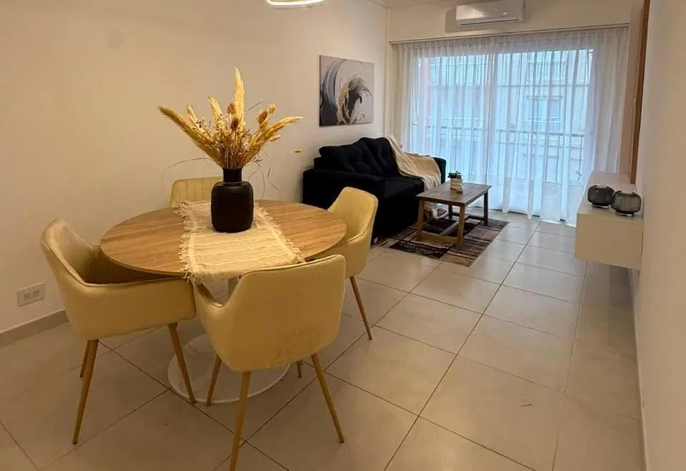 Departamento en venta dos ambientes con dep sobre avenida colon 1