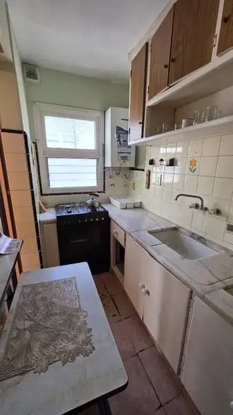 Departamento en venta de dos ambientes al lateral frente a plaza colon 1
