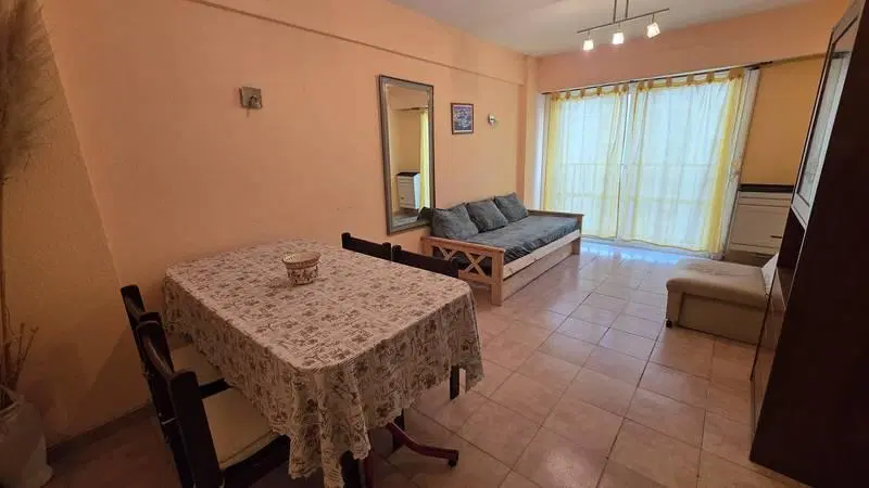 Departamento en venta de dos ambientes al lateral frente a plaza colon 5