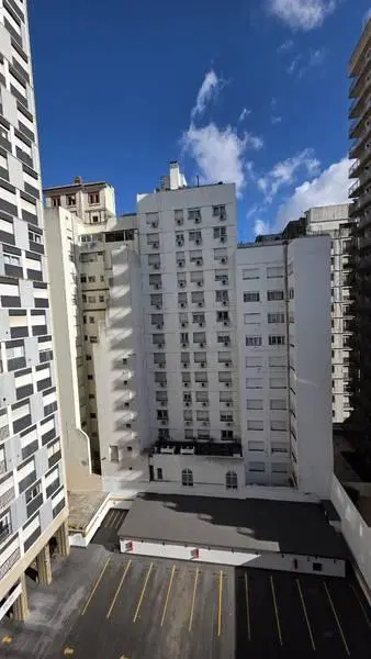 Departamento en venta de dos ambientes al lateral frente a plaza colon 3