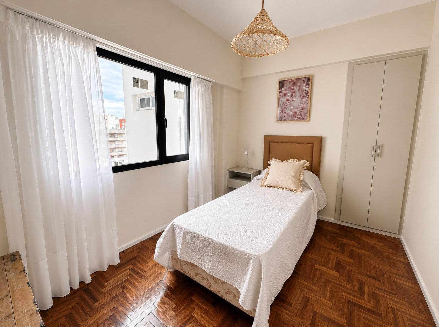 Foto de Departamento en Venta en Mar del Plata de 3 Ambientes a la Calle, imagen 2