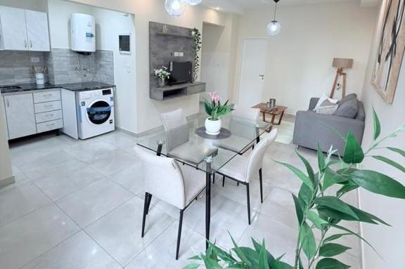 Foto de Departamento en Venta en Mar del Plata de 2 Ambientes a la Calle, imagen 2
