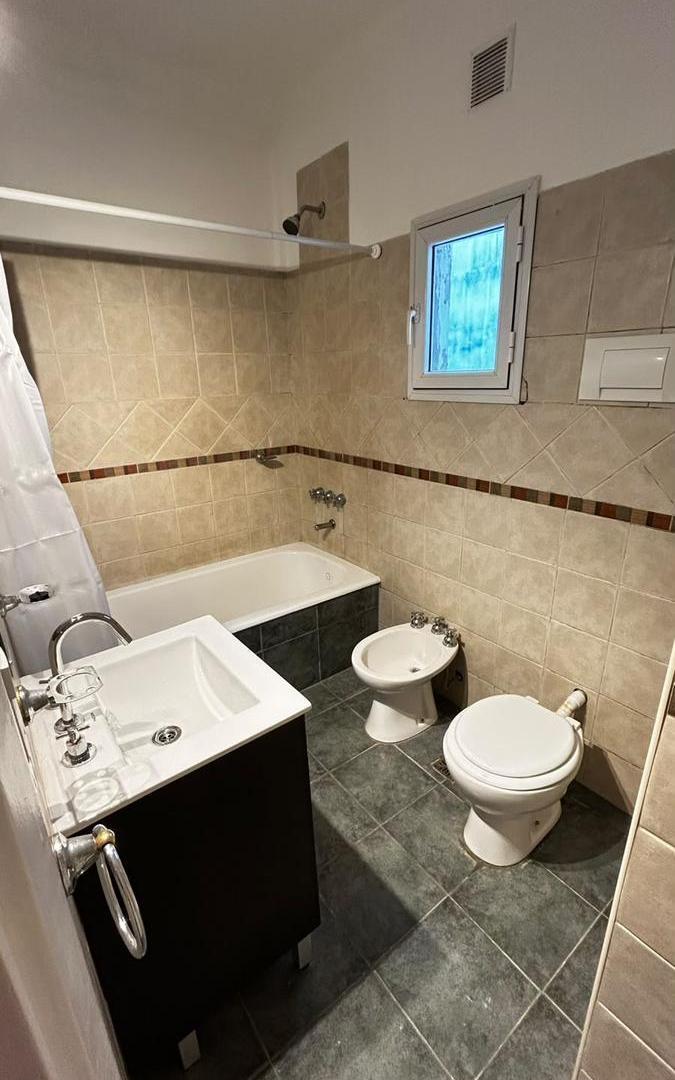 Foto de Departamento en Venta en Mar del Plata de 3 Ambientes al Contrafrente, imagen 2