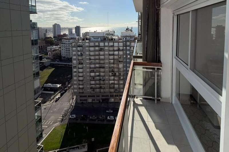 Foto de Departamento en Venta en Mar del Plata de 2 Ambientes a la Calle con, imagen 2