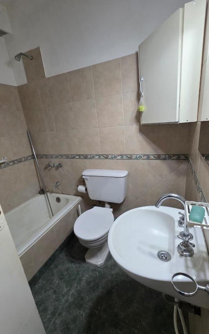 Foto de Un Ambiente a la calle con Balcón en Venta. Oportunidad de inversión, imagen 4