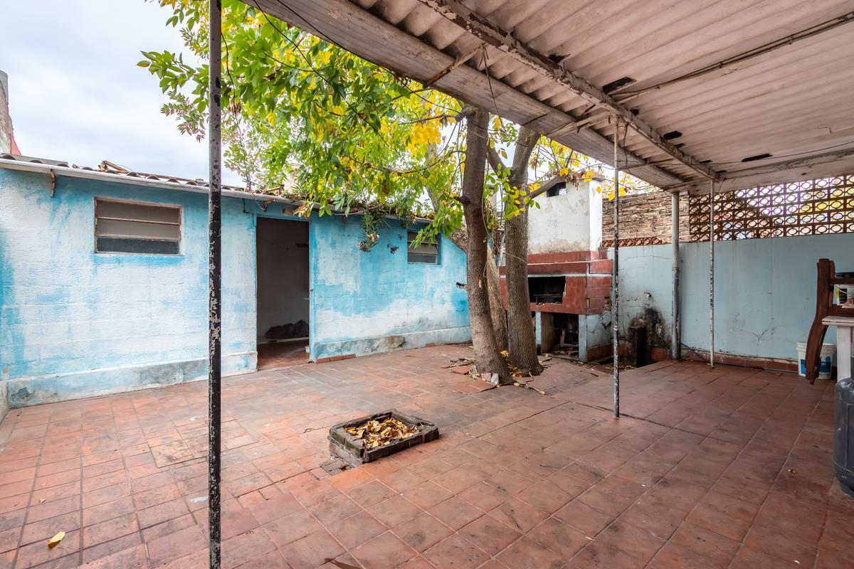 Venta Casa Dos Dorm. Barrio La Florida 4
