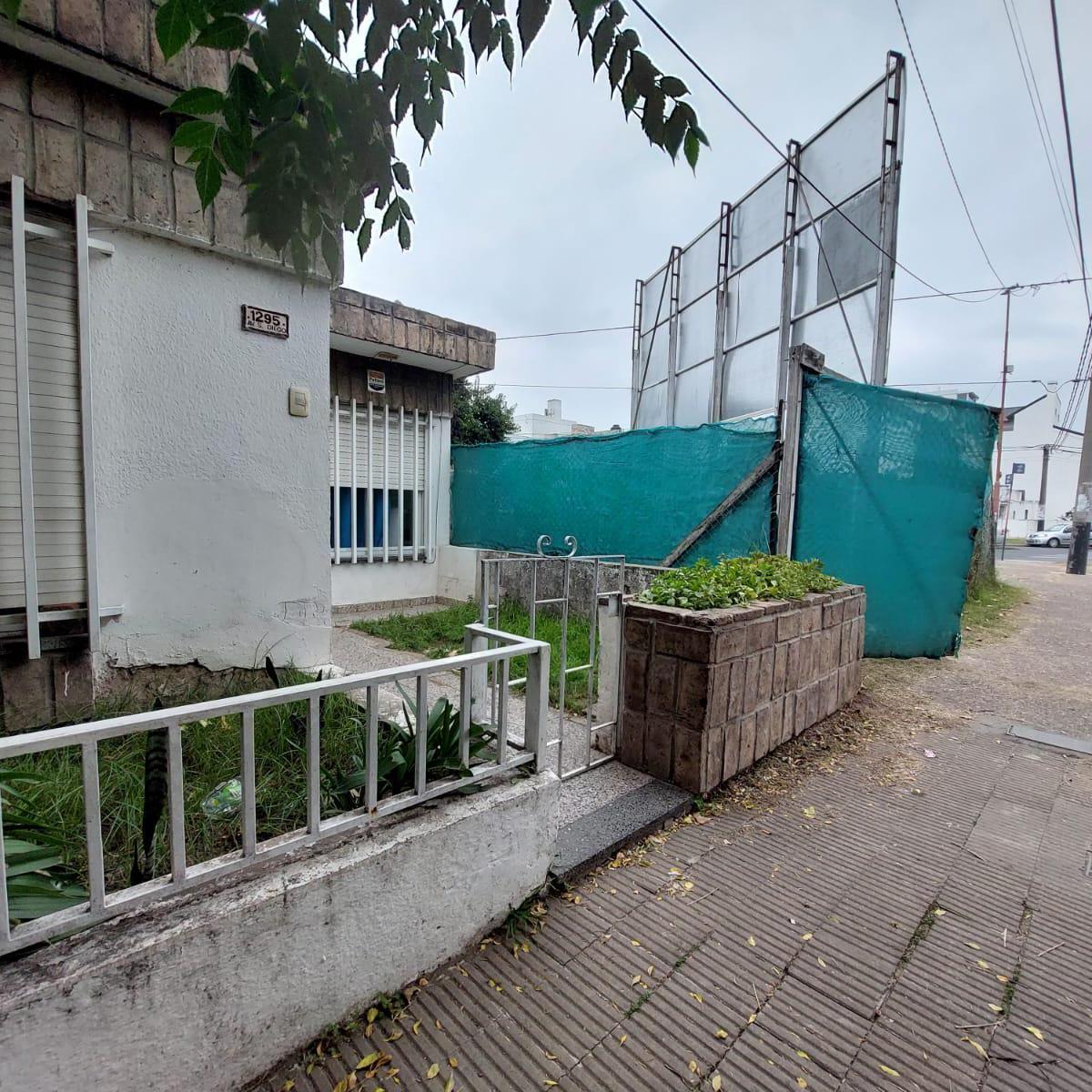 Venta - Terreno en Esquina Zona Comercial en Villa Gobernador Galvez 2