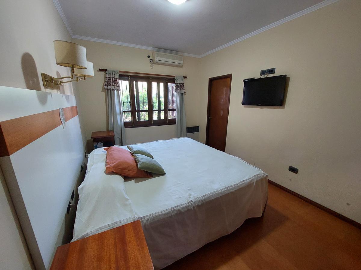 Casa de 3 Dorm. en Venta en Baigorria Barrio Paraíso con Jardín y Pileta 5
