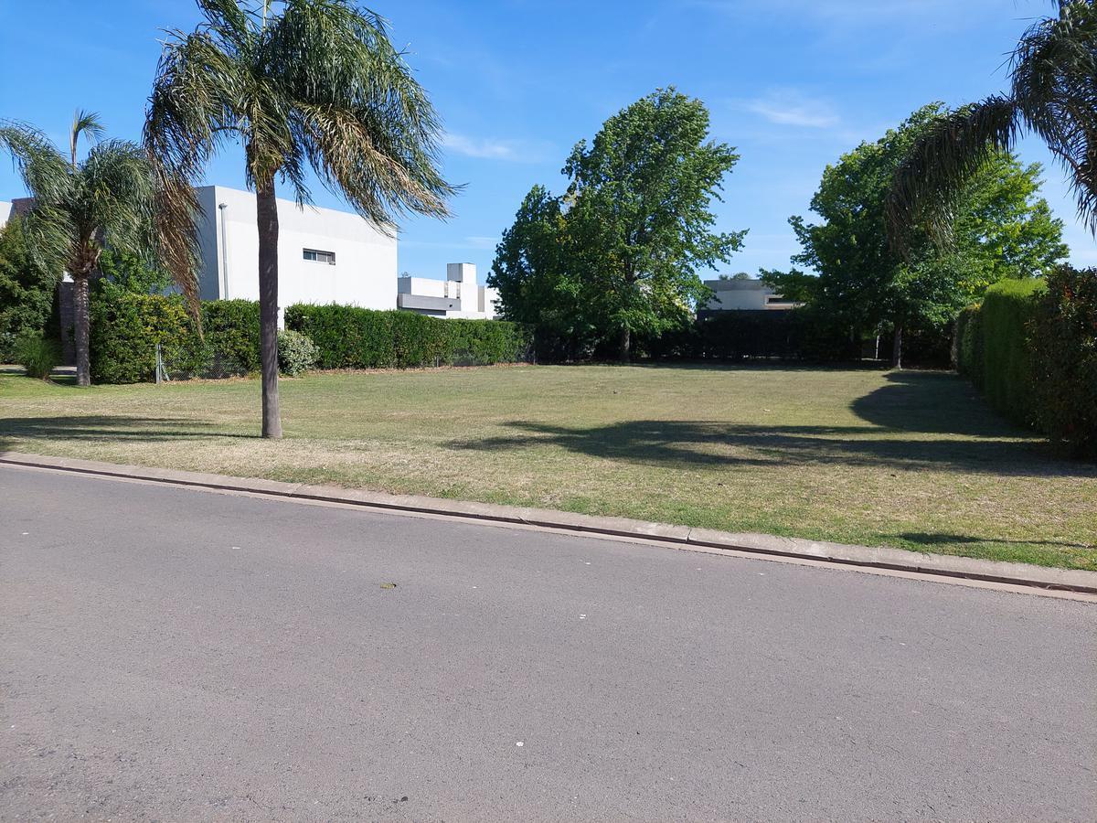 Lote en Venta Cadaques (Funes Hills) 2