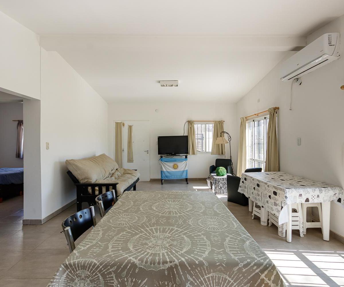 Venta Casa Dos Dorm. con Pileta en Pueblo Esther 1