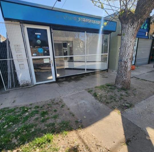 ALQUILER LOCAL COMERCIAL EN EL CENTRO DE FUNES 3
