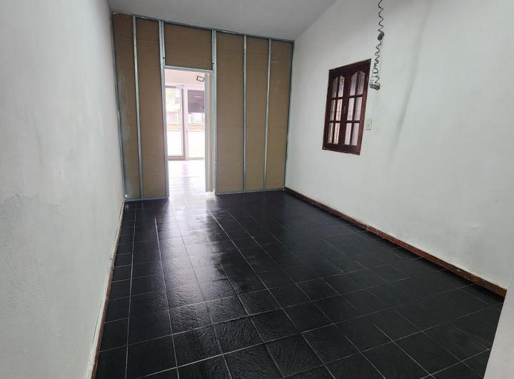 ALQUILER LOCAL COMERCIAL EN EL CENTRO DE FUNES 5