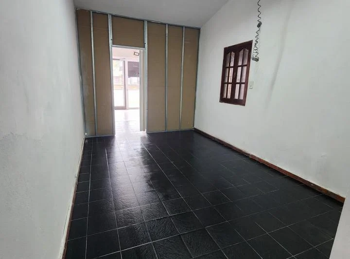 ALQUILER LOCAL COMERCIAL EN EL CENTRO DE FUNES 4