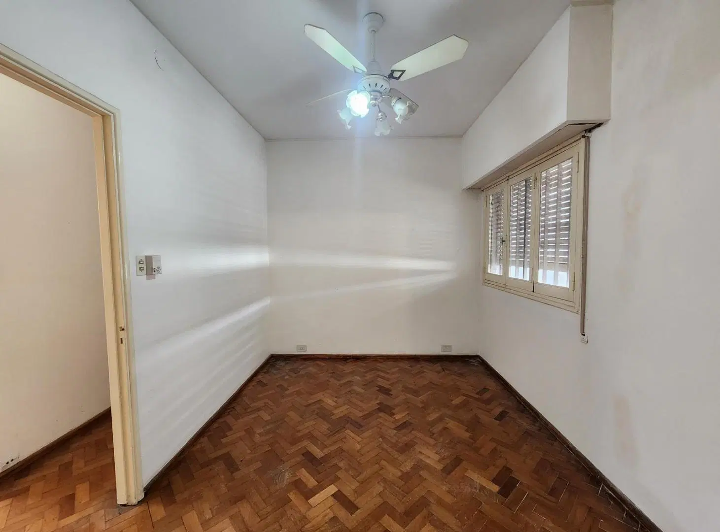VENTA CASA DE PASILLO DE DOS DORMITORIOS CON TERRAZA 5