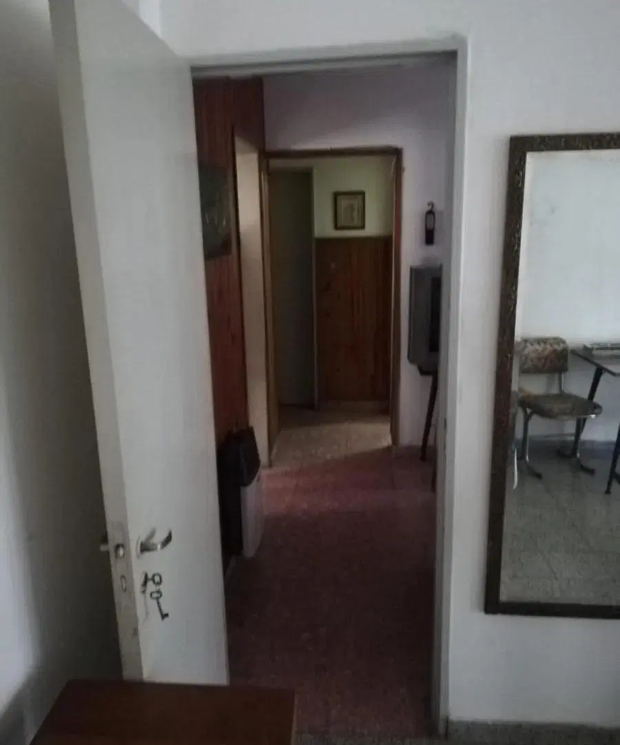 Casa en venta de dos dormitorio con cochera y patio en Alberdi 4