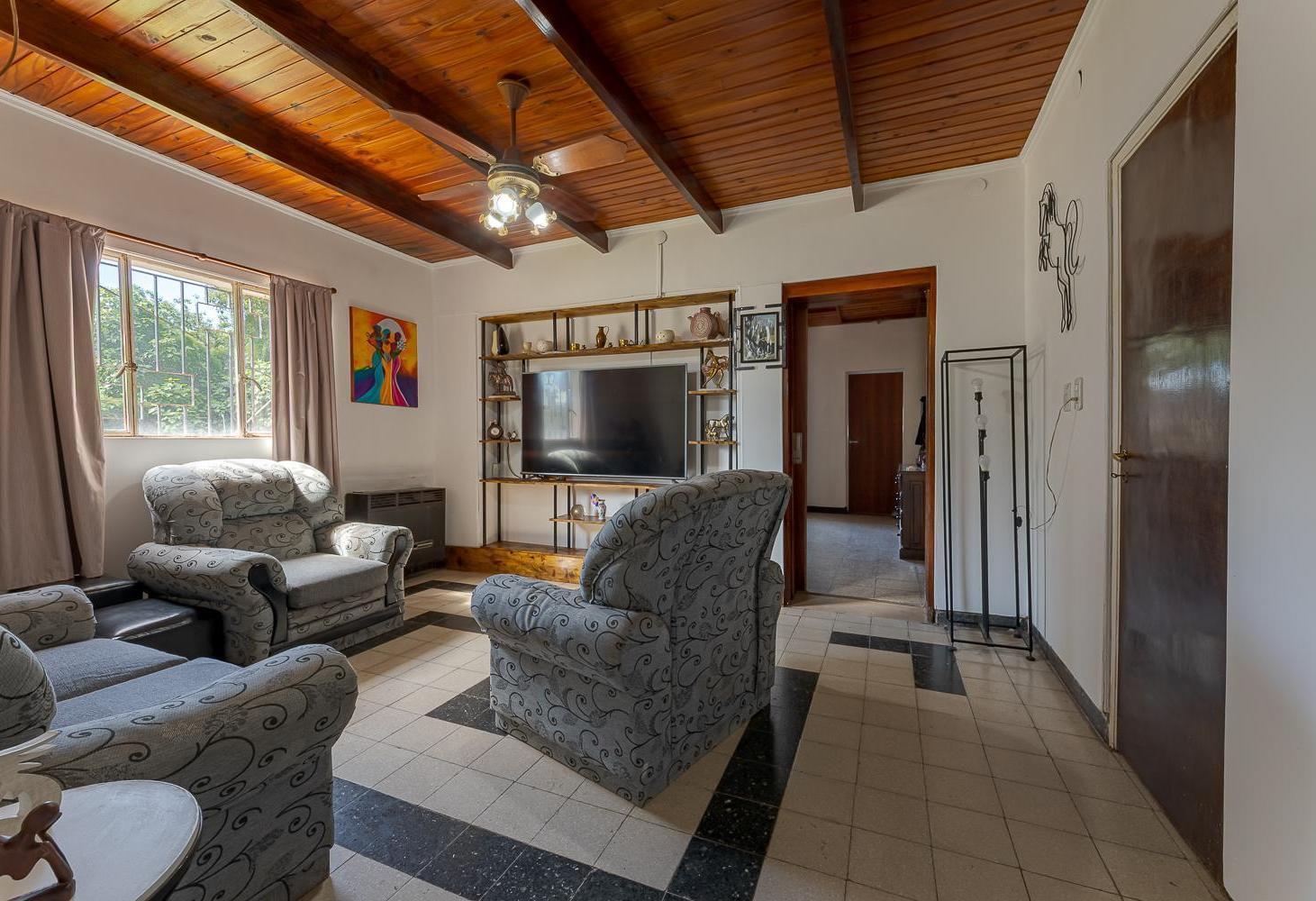 Foto de CASA DE 3 DORMITORIOS CON GRAN TERRENO DE 1.600 M2, imagen 3