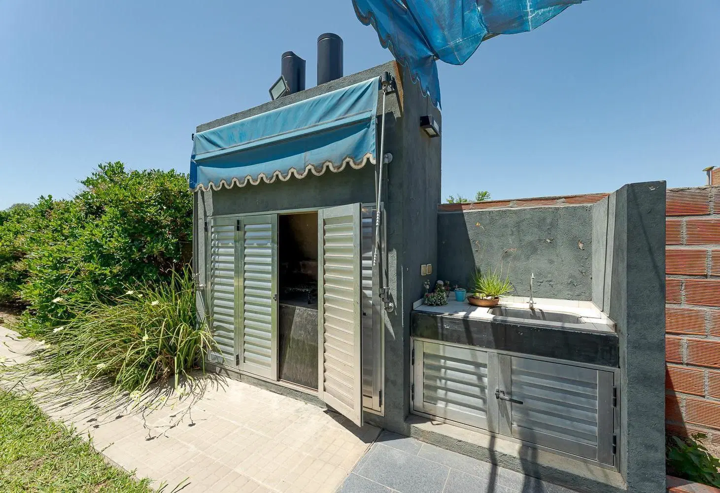 VENTA CASA DE DOS DORMITORIOS Y PILETA EN IBARLUCEA 4