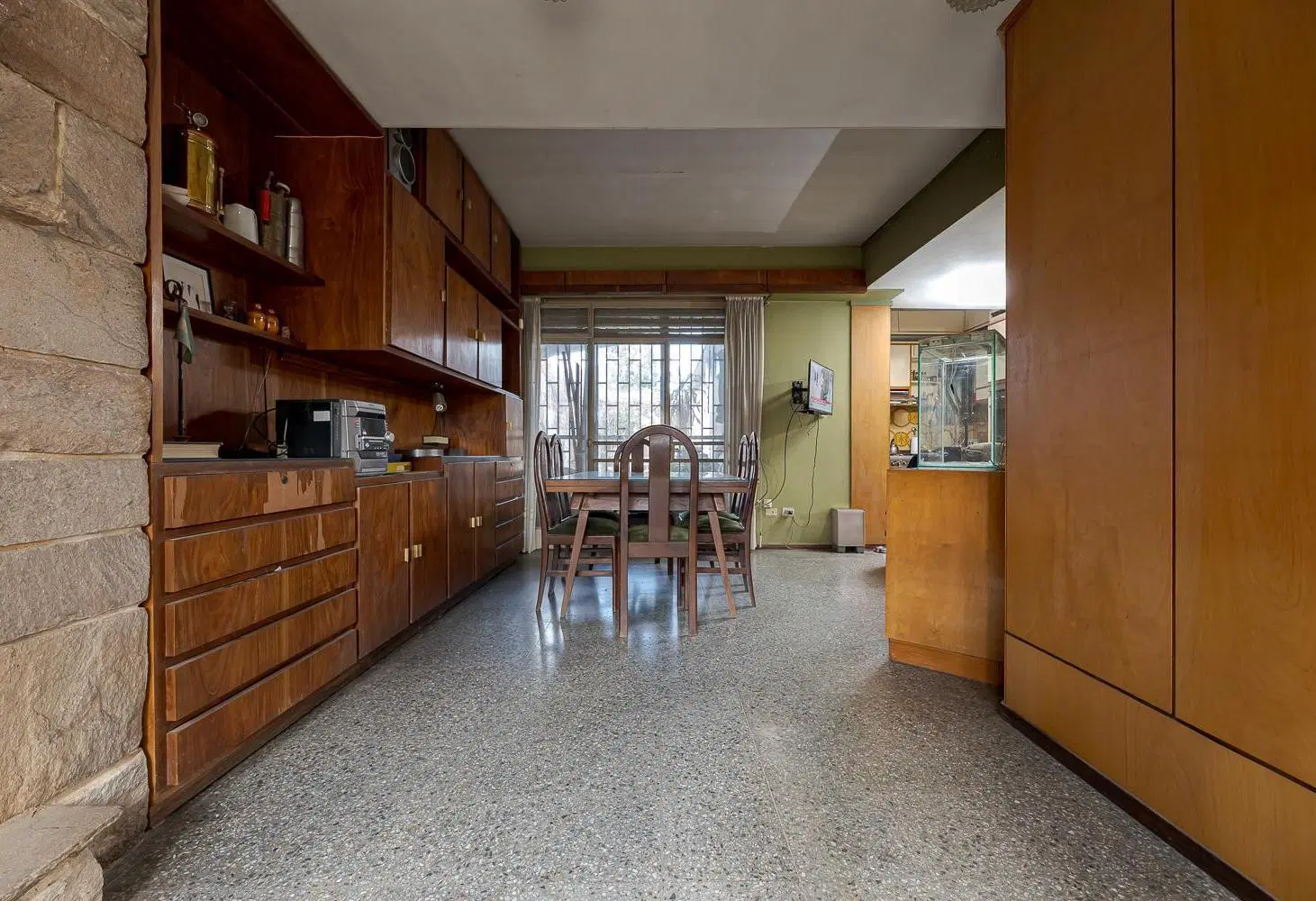 VENTA CASA DE 4 DORMITORIOS CON GRAN PATIO Y COCHERA ZONA SUR ROSARIO 4
