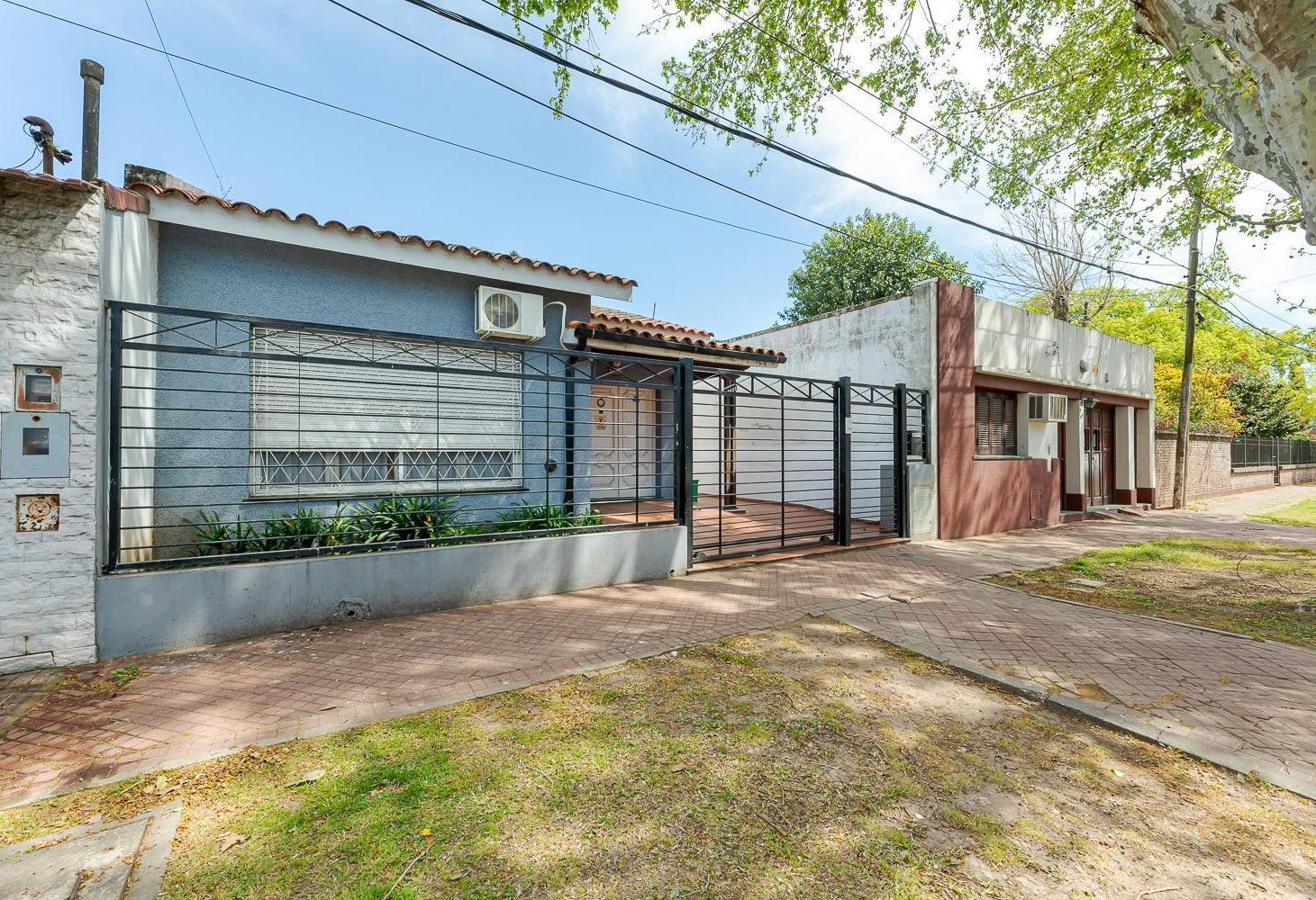 Foto de VENTA CASA BARRIO ALBERDI 3 DORMITORIOS COCHERA PARQUE Y PILETA, imagen 3