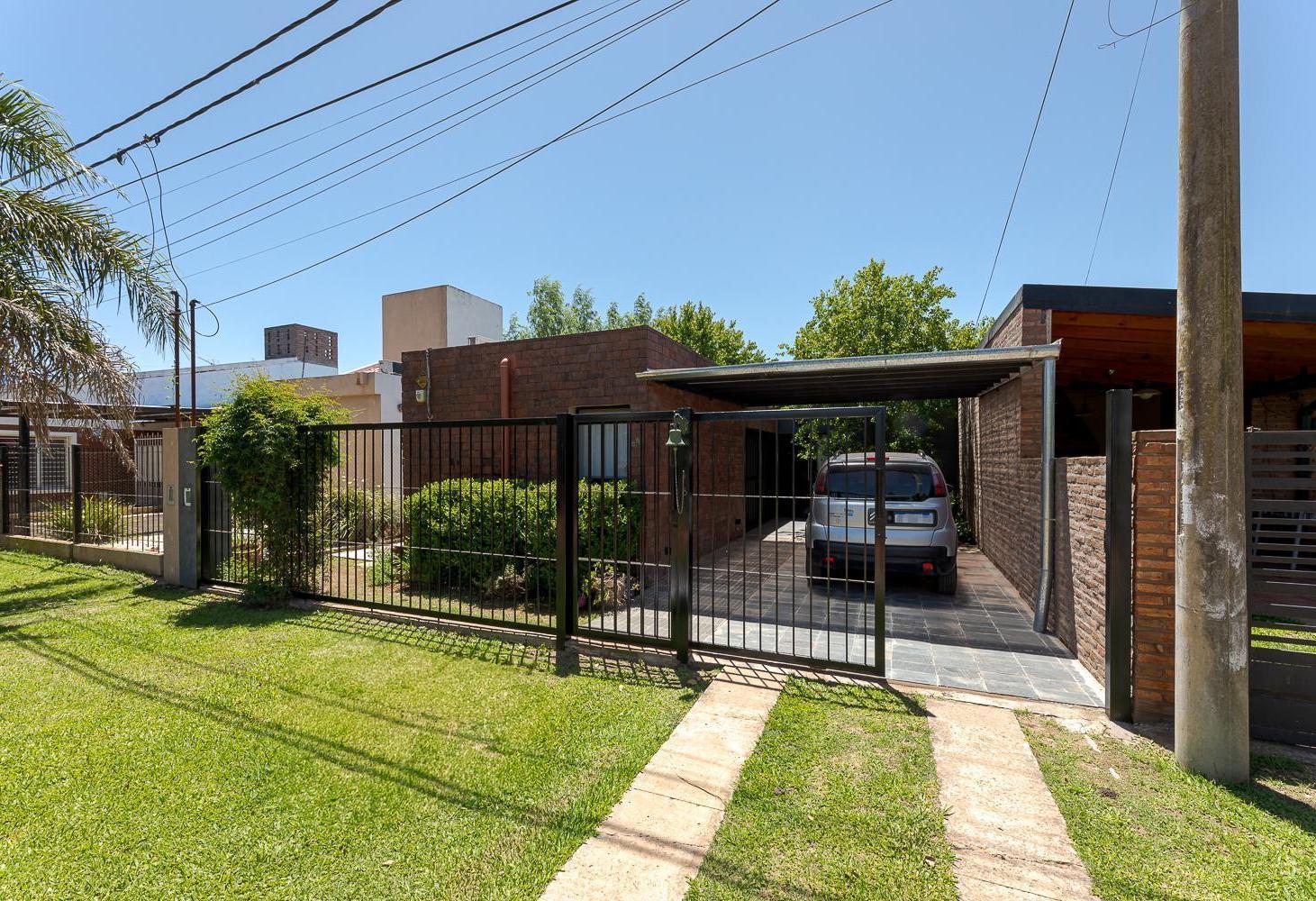 Foto de VENTA CASA DE DOS DORMITORIOS Y PILETA EN IBARLUCEA, imagen 1