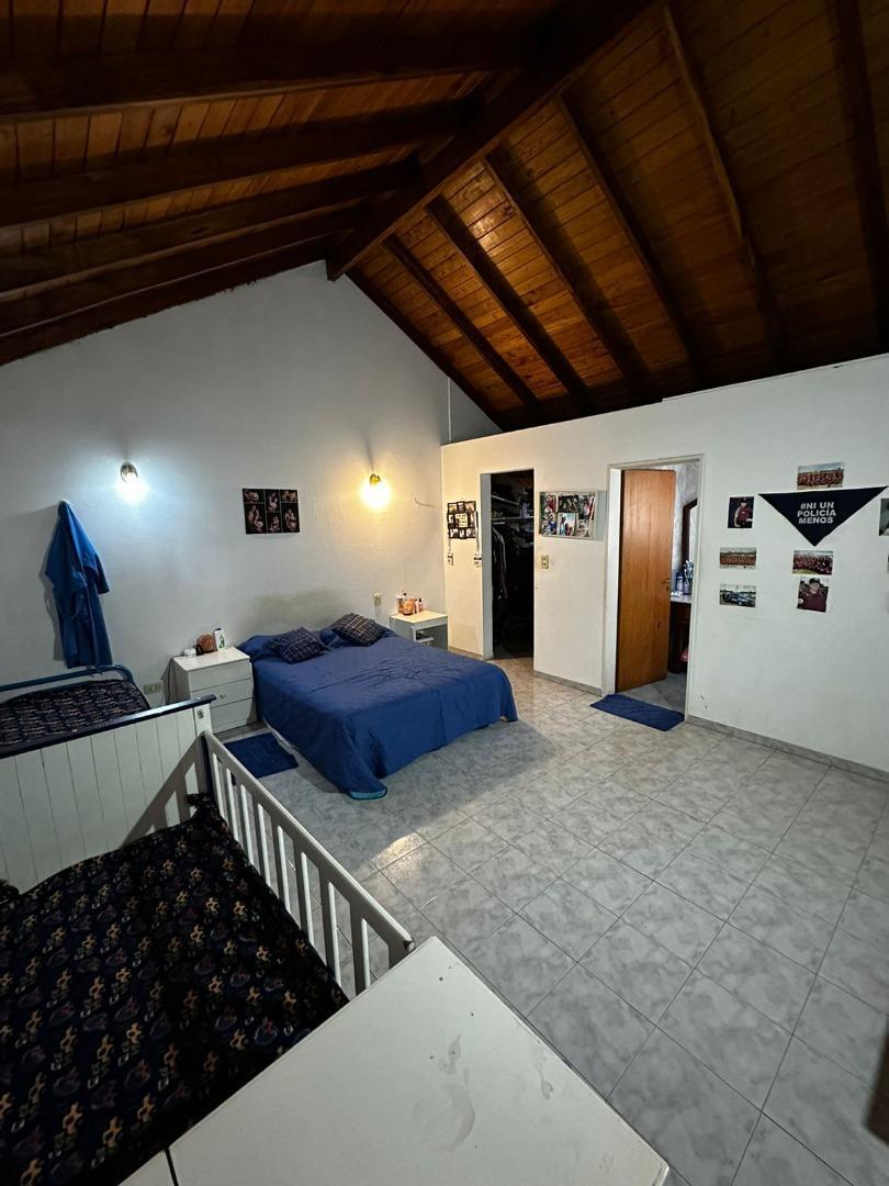 VENTA CASA 4 AMB FONDO Y PILETA ITUZAINGO SUR